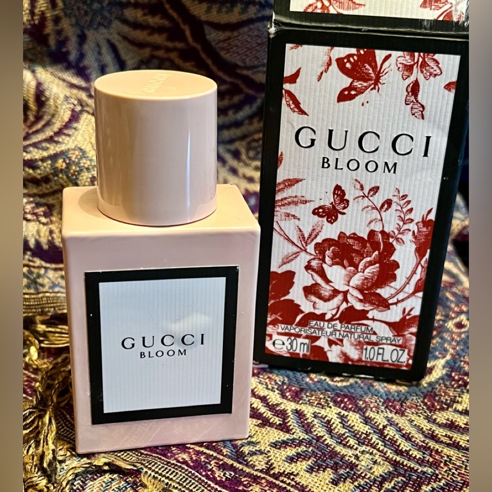 Gucci Bloom Ladies EDP Spray, 1.6 oz - Picture 2 of 9